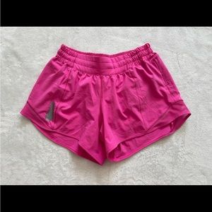Lululemon Hawaii Hotty Hot Low Rise Short 4" Sonic Pink
